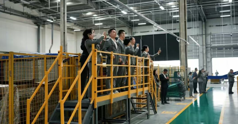 汇丰科技·东长安街快递智能分拣中心今日正式投用(图2)