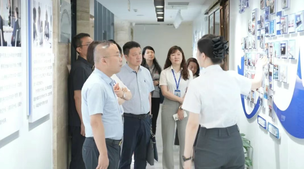 市人社局领导一行莅临汇丰人才科技集团调研指导(图2)